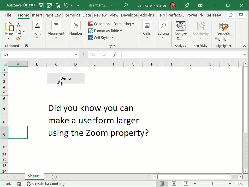 You can zoom a userform easily using the Zoom property